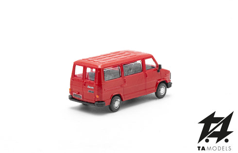 Fiat Ducato Pulmino Passo Corto Tetto Basso Montato Rosso scala H0 1:87