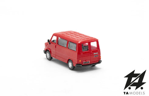 Fiat Ducato Pulmino Passo Corto Tetto Basso Montato Rosso scala H0 1:87