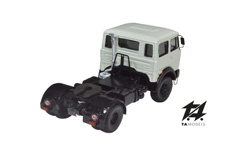 684 2-axle mounted white tractor truck with black chassis