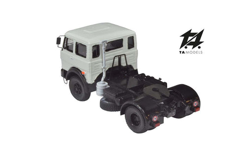 684 2-axle mounted white tractor truck with black chassis