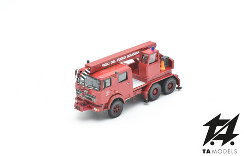 Fiat 300 firefighter crane truck, commemorative livery for the Bologna massacre, H0 scale 1:87