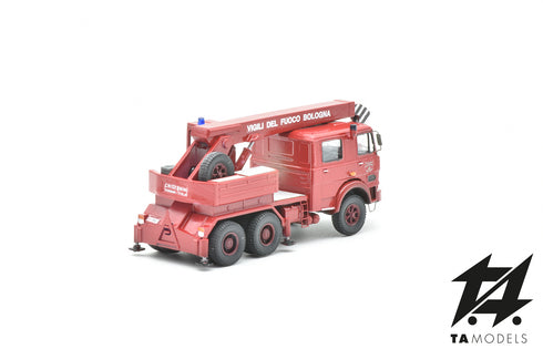 Fiat 300 firefighter crane truck, commemorative livery for the Bologna massacre, H0 scale 1:87
