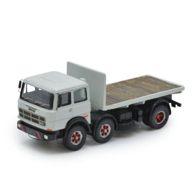 691 2+1 Axle Short Wheelbase Truck, White, with Flatbed