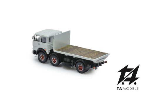 691 2+1 Axle Short Wheelbase Truck, White, with Flatbed