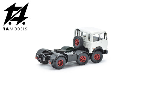 White Tractor-mounted 691 2+1 Axle Truck with Black Frame
