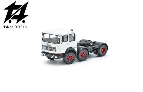 White Tractor-mounted 691 2+1 Axle Truck with Black Frame