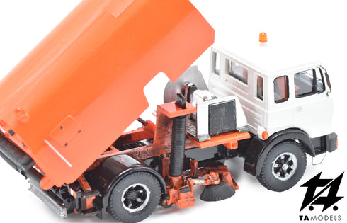 Fiat OM 160 street cleaning truck in 1:87 scale