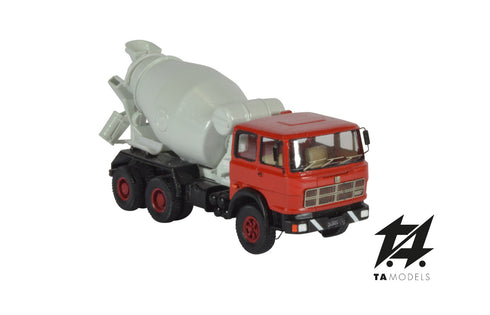 Camion 697 3 Assi Montato Rosso con Betoniera Bianca