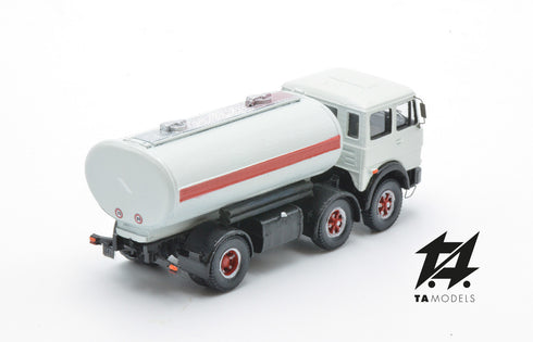 Truck 691 2+1 Axles Short Wheelbase Assembled White Black Frame with Tank