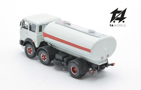 Truck 691 2+1 Axles Short Wheelbase Assembled White Black Frame with Tank