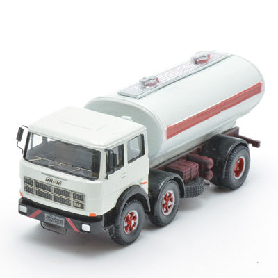 Truck 691 2+1 Axles Short Wheelbase Assembled White Red Frame with Tank