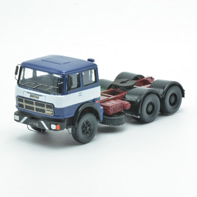 697 3-axle truck mounted on a blue tractor with a red chassis and white band