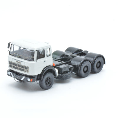 Fiat 300 Short Cab 3 Axle Mounted Tractor White with Black Frame H0 Scale 1:87