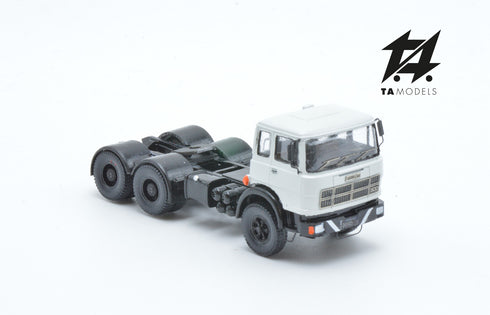 Fiat 300 Short Cab 3 Axle Mounted Tractor White with Black Frame H0 Scale 1:87