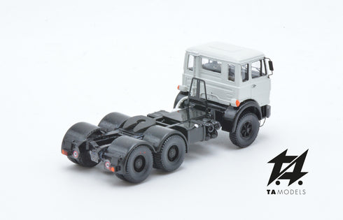 Fiat 300 Short Cab 3 Axle Mounted Tractor White with Black Frame H0 Scale 1:87