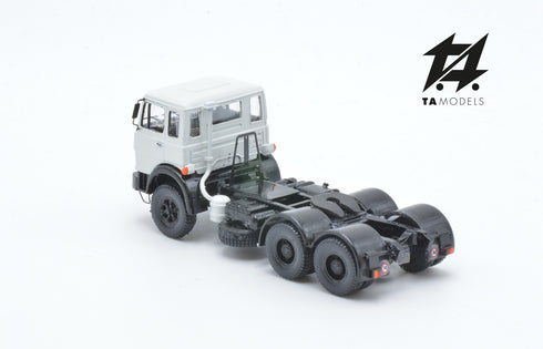 Fiat 300 Short Cab 3 Axle Mounted Tractor White with Black Frame H0 Scale 1:87