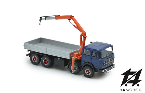 Camion 180 4 Assi Montato Blu con Cassone Alluminio e Gru